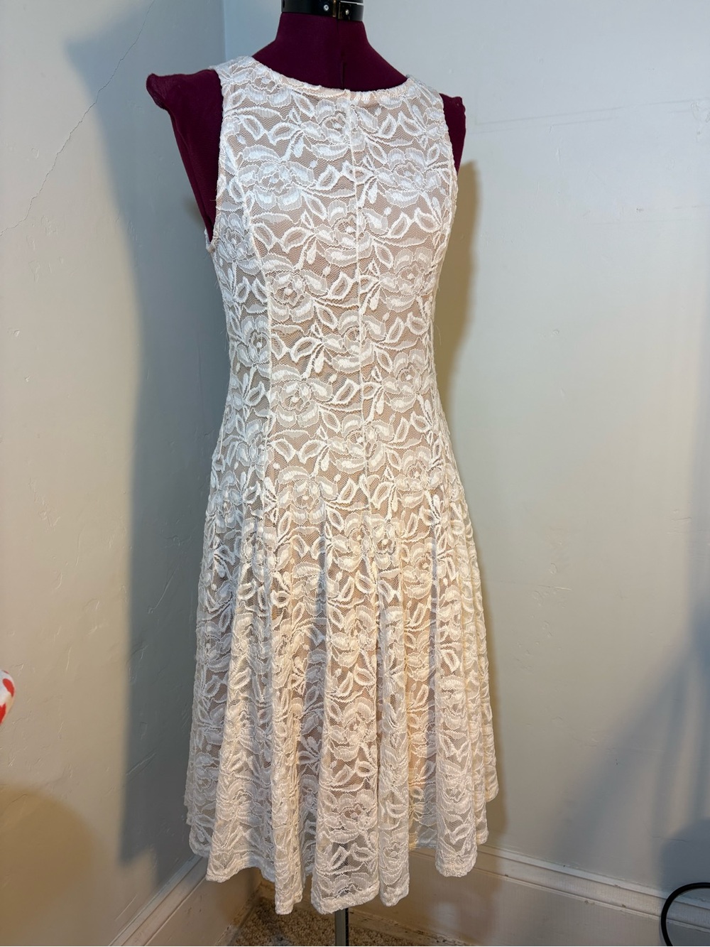 Princess seam White lace cream stretch dance dress party dress small washable